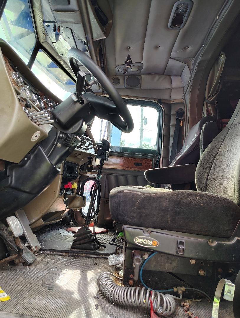 2002 PETERBILT 379 - Image 18